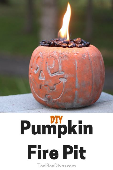 Concrete Pumpkins, Halloween Scenes, Halloween Pumpkin Diy, Concrete Diy Projects, Diy Halloween Projects, Diy Event, Diy Concrete, Diy Fire Pit, Concrete Projects