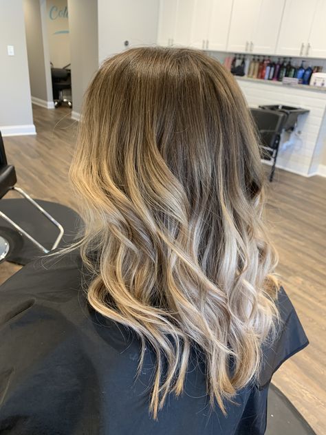 Brown Roots Fading Into Blonde, Low Maintenance Shadow Root Blonde, Brown Root Shadow Blondes, Faded Root Blonde, Blonde Shadow Root Balayage Dark Brown, Blonde Highlights On Dark Hair Shadow Root, Blonde With Brown Shadow Root, Blonde Brown Shadow Root, Balayage Hair Shadow Root