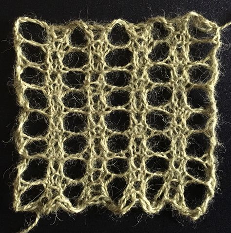 Three row mesh: a free knitting stitch pattern Fishnet Knitting Pattern, Knit Mesh Pattern, Knit Mesh Stitch, Lace Knitting Stitches, Wire Knitting, Knit Stitches, Crochet Weaves, Lace Knitting Patterns, Variegated Yarn