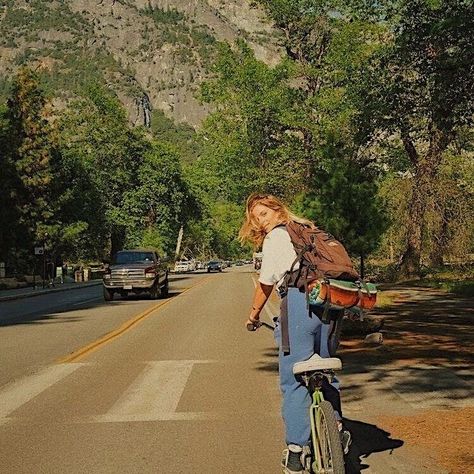 Granola Girl Aesthetic Summer, Granola Aesthetic, Granola Girl Aesthetic, Adventure Aesthetic, Mountain Vacations, Granola Girl, Dream Lifestyle, Summer Photos, Hiking Outfit