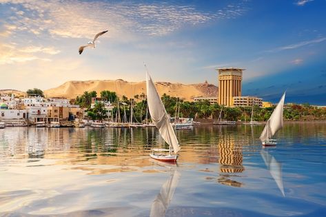 Egyptian Scenery, Nile River Egypt, Egyptian Monuments, Egypt Wedding, Nile Egypt, Greek Buildings, River Scenery, Natural Views, Water City