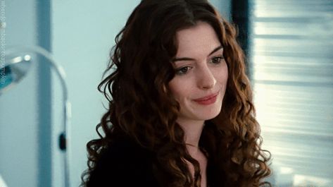 Anne Hathaway Gif, Dark Haired Girl, Hair Gif, Female Faceclaims, Black Family, Peinados Recogidos, Princess Diaries, Anne Hathaway, 404 Error