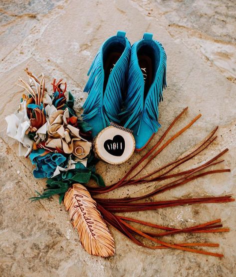 Turquoise Boho Wedding, Western Boho Bridesmaid, Western Wedding Bouquets, Israelite Wedding, Spring Western Wedding, Boho Couple Photoshoot, Western Chic Wedding, Unique Flower Bouquet, Western Wedding Inspiration