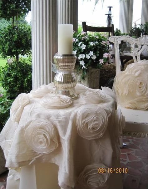 my my bed Rose Pale, Pretty Tables, Venue Decor, Linens And Lace, Wedding Tablescapes, Cake Table, Beautiful Table, Reception Decorations, Future Wedding