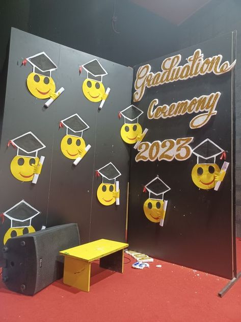 Graduation Day Cards For Kids, Graduation Day Ideas For Preschool, Graduation Board Decoration Ideas, Graduation Board Ideas Preschool, Annual Result Day Board Decoration, Graduation Day Decoration For Kids, Annual Result Day Decoration In School, Graduation Ceremony Decorations, Preschool Graduation Decorations