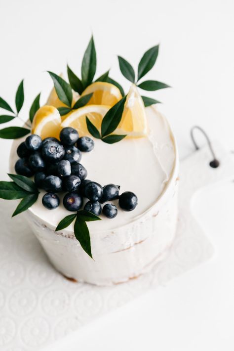 Lemon Blueberry Cake Design, Mediterranean Birthday Cake, Lemon And Blueberry Cake Decoration, Cake With Lemon Decoration, Lemon Blueberry Birthday Cake, Lemon Blueberry Wedding Cake, Lemon Blueberry Cake Decoration, Home Cake Decorating Ideas, Gluten Free Wedding Cake Recipe