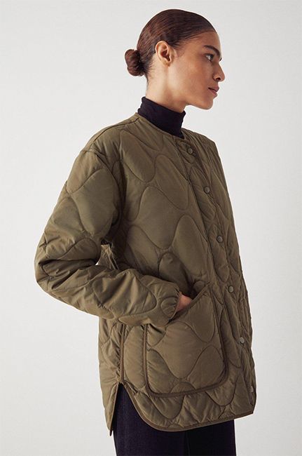 Quilted Jacket Street Style, Spring Jackets For Women, Quilted Liner Jacket, Green Quilted Jacket, Rain Fashion, Zara Shop, Satin Quilt, Easy Outfits, Liner Jacket