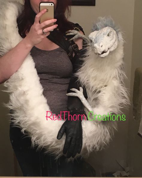 Nimbus the white dragon puppet. Check him out and get a dragon of your own @RedThornCreations on Facebook! #dragon #puppet #dragonpuppet Dragon Shoulder Puppet, Dragon Puppet Diy, Shoulder Puppet, Human Puppet, Puppet Dragon, Puppet Costume, Japan Cosplay, Puppets Diy, Puppet Patterns