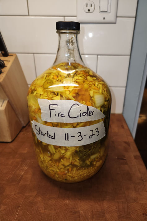 Fire Cider Ingredients, Fire Cider Benefits, Fire Cider Tonic, Cider Recipes, Homemade Medicine, Fire Cider Recipe, Medicine Recipes, Medicine Garden, Diy Mixes