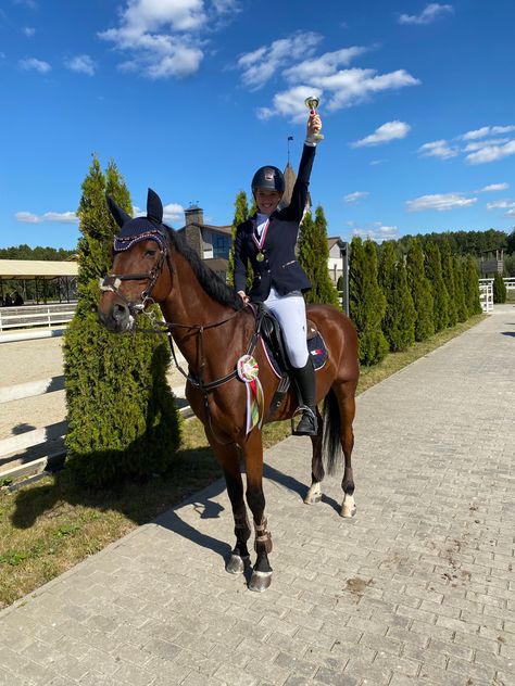 Horseback Riding Outfit, Aesthetic Equestrian, Riding Outfit Equestrian, Horses Jumping, Equestrian Outfit, Horseback Riding Outfits, Show Jumping Horses, Cute Horse Pictures, Equestrian Aesthetic