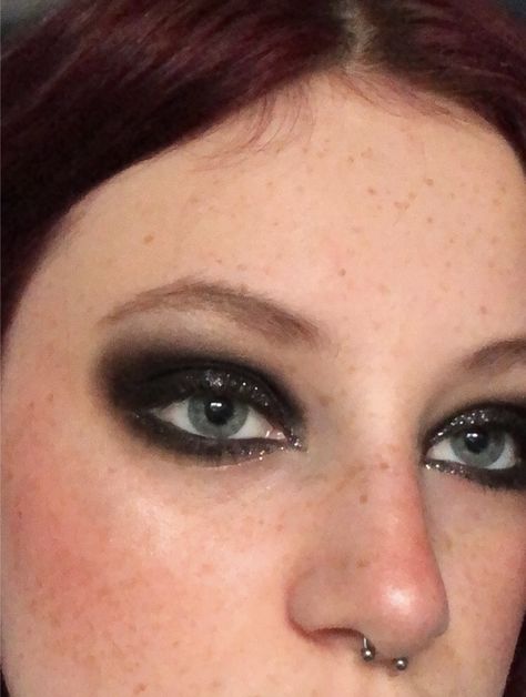 Emo Smoky Eyes, 2009 Emo Makeup, 80s Heavy Metal Makeup, Emo Rockstar Makeup, Emo Eye Makeup 2000s, Korn Concert Makeup, Emo Eyeliner 2000s, Early 200s Makeup, 2000 Emo Makeup