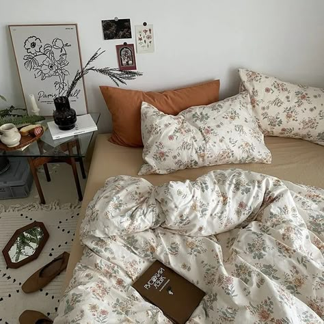 This cute vintage flowers print duvet cover set is a perfect way to transform your bedroom into a cottagecore aesthetic dream house. With its vintage pale floral print and comforting sage shades, this duvet cover set is sure to bring back the beauty of days past! Will perfectly fit vintage, cottagecore, coquette and many other aesthetic rooms. Material: 100% Cotton Inner/Comforter/Pillows not included. See package configuration and sizes below: Single (3pcs set) - Flat Sheet: 1x Duvet Cover: 59x Cottage Core Bedsheets, Bedrooms Decorations, Pale Flowers, Cotton Bedding Set, Bed Quilt Cover, Fitted Bed Sheets, Cotton Bedding Sets, Aesthetic Rooms, Flat Bed