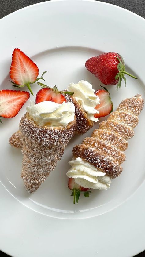 Strawberry horns 🍓🍓🍓 . . Yes it’s shop bought puff pastry time again 🤣I am obsessed with the easy desserts that can be created with puff pastry. . . I also made my own cones with ice cream cone and tin foil instead of buying metal ones for wrapping the pastry. I really do not need anymore baking moulds/utensils 🤪 I am so excited as it works 🤗🤗🤗 . . Hope you get inspired by this 😍 have a great weekend everyone! . . #baking #bakingrecipes #cakestagram #cakegram #cakeinspo #desserts #insta Puff Pastry Horns, Pastry Horns, Cream Horn Molds, Tea Time Party, Cream Horns, Pastry Shells, Cake Trends, Tin Foil, Puff Pastry Recipes