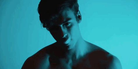 Fanfiction Inspiration, Roman Aesthetic, Corentin Huard, Swimming Gif, Men In Shower, Man Gif, Shower Gif, Brown Hair Boy, Buff Guys