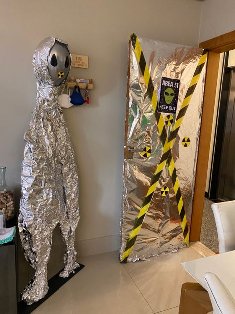 Diy Alien Party Decorations, Alien Themed Decorations, Alien Photo Booth, Alien Themed Halloween Party, Cowboys And Aliens Party Theme, Area 51 Party Ideas, Area 51 Party Decorations, Cowboys And Aliens Party, Diy Space Decorations For Party