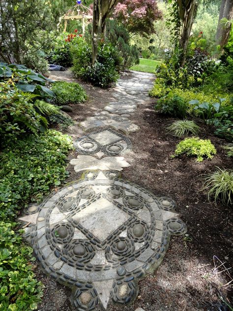 danger garden: Opening your garden... Pathway Design, Rock Pathway, Pathway Landscaping, Garden Stepping Stones, Garden Walkway, Pebble Mosaic, Stone Path, Diy Yard, Vocabulary Activities