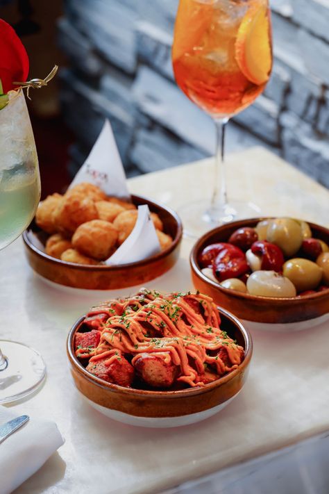 Spanish Tapas Photography, Tapas Restaurant Food, Spanish Inspired Restaurant, Spanish Tapas Aesthetic, Fancy Tapas, Tapas Bar Design, Tapas Photography, Tapas Aesthetic, Wine Bar Food