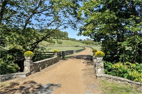 Horse Farm Entrance Gates, Farm Bloxburg, Driveway Bridge, Bridge Entrance, Equestrian Properties, Drive Ways, Farm Landscaping, Driveway Entrance Landscaping, Farm Entrance