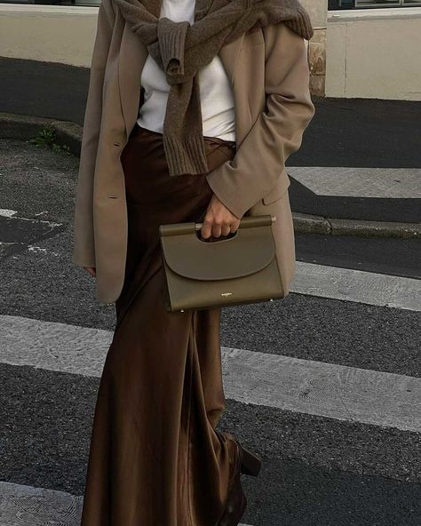 Brown Maxi Skirt Outfit, Spring Maxi Skirt Outfit, Brown Satin Skirt, Winter Maxi Skirt Outfit, Brown Skirt Outfit, Blazer With Skirt, Brown Maxi Skirt, Maxi Skirt Winter, Satin Skirt Outfit