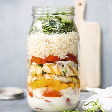 En panne d'inspi en cuisine? 5 régals en bocal! Picnic Lunches, Mason Jar Salad, Mason Jar Meals, Super Food, Meals In A Jar, Poke Bowl, Food Crafts, Light Recipes, Tea Room