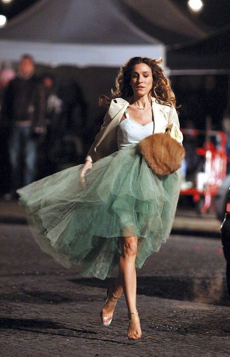 Foreign Fashion, Miranda Hobbes, Outfits Faldas, Sarah Jessica Parker Style, Sara Jessica Parker, Carrie Bradshaw Outfits, Carrie Bradshaw Style, Ballerina Skirt, Day Outfit Ideas