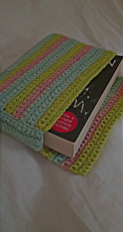 Book Case Crochet, Booksleeve Crochet, Crochet Book Sleeve, Crochet Book Cover, Crochet Store, Crochet Book, Easy Crochet Blanket, Crochet Cushions, Fun Crochet Projects