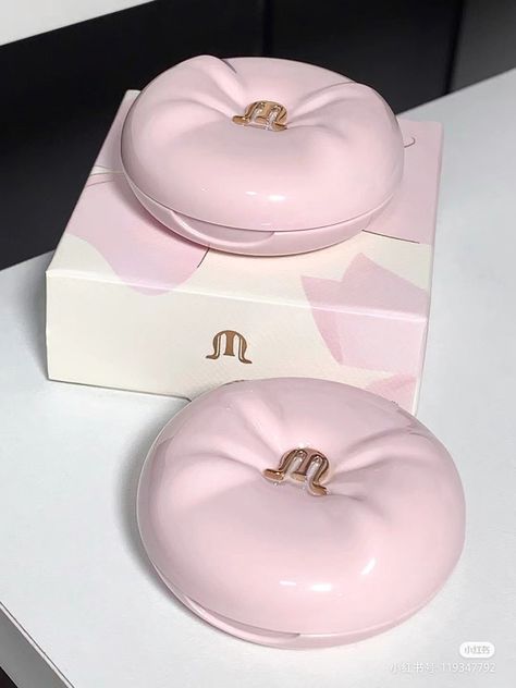 Cute Things Aesthetic, Beauty Branding Design, Korean Decor, Korean Makeup Brands, Aesthetic Items, Coquette Makeup, Beauty Decor, Japanese Cosmetics, Doll Eye Makeup