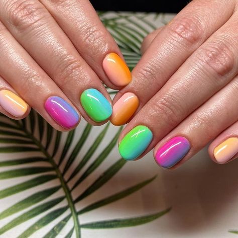 Nails On Short Nails, Short Rainbow Nails, Ombre Rainbow Nails, Gel Summer Nails, Ombre Gel Nails, Rainbow Nail Art, Rainbow Ombre, Drip Nails, Nail Art Ombre