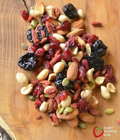 Nuts And Seeds Recipes, Chewy Granola Bars Homemade, Trail Mix Recipe, Trail Mix Recipes, Healthy Granola Bars, Dairy Free Cream Cheese, Snack For Kids, Super Healthy Kids, Super Snacks