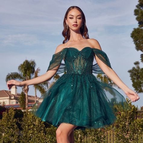 One Shoulder Dresses Short, Emerald Green Formal Dress Short, Short Emerald Green Dress, Short Ball Gowns, Graduation Fashion, Quinceañera Ideas, Crystal Kingdom, Poofy Dress, Long Mermaid Dress