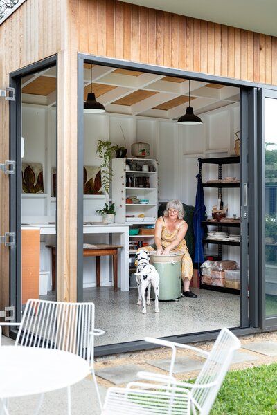 Best 60+ Modern Shed & Studio Design Photos And Ideas - Dwell Modern Sheds, Backyard Art Studio, Shed Studio, Studio Layout, Modern Shed, Studio Shed, Art Studio Room, Art Studio Design, Backyard Studio