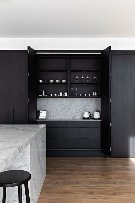 Inside a modern and sophisticated black kitchen - Style Curator Modern Black Kitchen, Hidden Kitchen, Integrated Appliances, Kitchen Room Design, Kitchen Inspiration Design, Pantry Design, Black Kitchen, Black Cabinets, Kitchen Reno