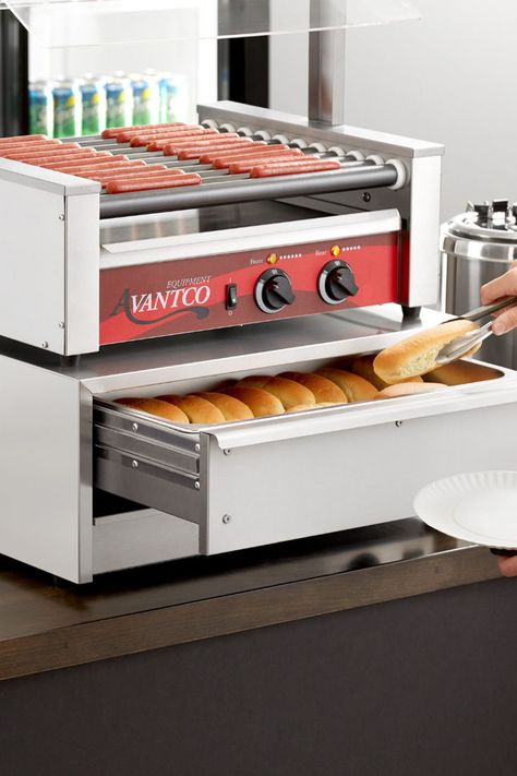 Person taking bun out of hot dog roller with built in bun warmer. Ti Food, Pool Snacks, Hot Dog Party, Hot Dog Roller, Hot Dog Bun, Hot Dog Bar, Food Van, Bakery Design Interior, Concession Food