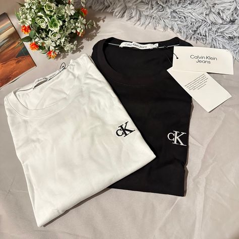 #calvin #calvinkleinjeans#CK #JK #jungkookxcalvinklein #WhiteTshirt Top Calvin Klein Outfit, Ck Tshirt, Calvin Klein Gifts, Calvin Klien, Brand Clothes, Brand Me, Good Brands, Calvin Klein Jeans, Christmas List