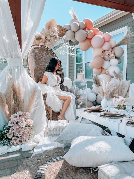 Boho 50th Birthday Party Ideas, Boho Party Decorations Birthday, Boho Birthday Decorations, Boho Balloon Arch, Boho Chic Birthday Party, Posh Picnic, Quinceñera Ideas, Bohemian Birthday Party, Boho Themed Party