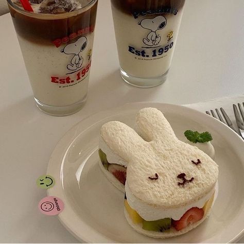 Cute Baking, Think Food, Idee Pasto Sano, Kawaii Food, Cute Desserts, A Cup Of Coffee, Food Obsession, Cafe Food, Pretty Food