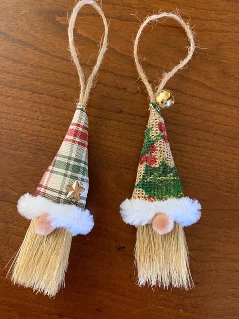 Gnome Paint Brush Ornaments, Paintbrush Gnome Ornaments, Paintbrush Gnomes, Paintbrush Ornaments, Easy Homemade Ornaments, Diy Christmas Ornaments For Kids, Ornaments For Kids To Make, Easy Diy Christmas Ornaments, Christmas Ornaments Diy Kids