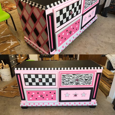 Lego Play Table, Fun Furniture, Woodworking For Kids, Funky Decor, Decorative Ideas, Play Table, Painted Dresser, Funky Furniture, Room Ideas Bedroom