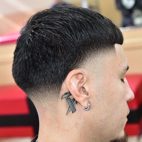 Taper Fade Pelo Corto, Buzz Cut Taper Fade, Taper Fade Alto, High Taper Fade Haircut, Men Short Hair Fade, High Taper Fade, Curly Taper Fade, Very Short Hair Men, Boys Fade Haircut