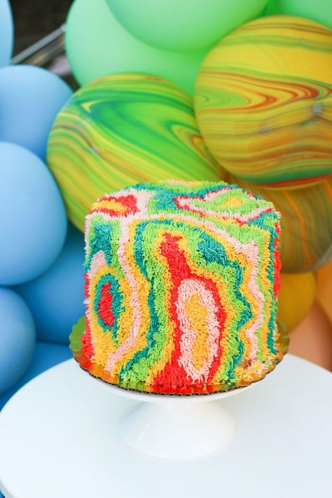 Two Groovy Birthday Party Snacks, Two Groovy Birthday Party Boy, Table Settings Colorful, Groovy Cake Ideas, Groovy 2nd Birthday, Shag Cake, Hippy Party, Retro Birthday Parties, Birthday 22