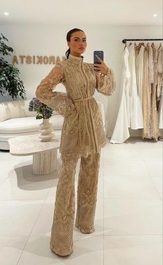 Moroccan Women Fashion, Moroccan Wedding Guest Outfit, Moroccan Outfits Women, Arabic Dress Modern, Arabic Outfits For Women, Moroccan Style Fashion, Moroccan Dress Modern, Arab Outfit, Arabic Outfits