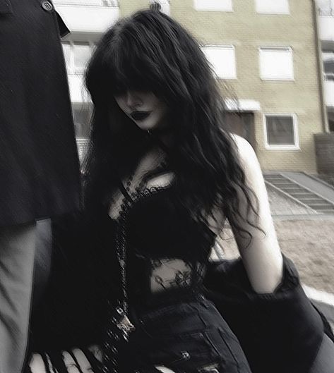 Goth Aesthetic Women, Goth Oc Art Girl, Alt People Aesthetic, Pretty Goth Aesthetic, Goth Pfps Aesthetic, Goth Aesthetic Photos, Gothic Woman Aesthetic, Edgy Girl Aesthetic Dark, Aestethic Bikinis Goth