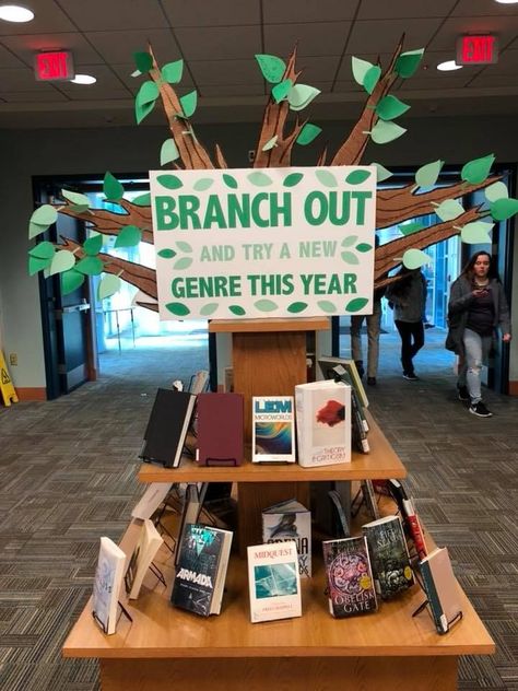 Christmas Library Display, Teen Library Space, School Library Book Displays, School Library Bulletin Boards, Elementary Librarian, School Library Decor, Library Signage, School Library Displays, Teen Library