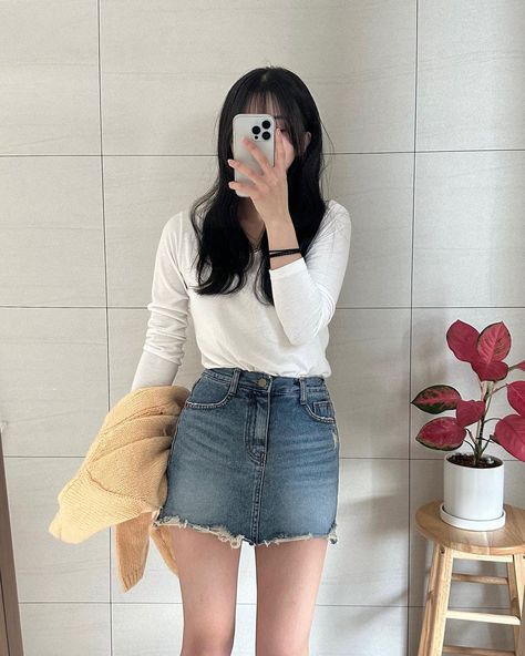 Korean Photoshoot, Korean Fits, Grp Port, Korean Casual Outfits, Jeans Skirt, Korean Casual, 인물 사진, Jean Skirt, Lookbook