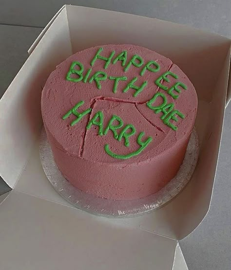 Harry Potter Cake Aesthetic, Hp Cake, Harry Potter Theme Birthday, Harry Potter Birthday Cake, Stile Harry Potter, Halloween Breakfast, Harry Potter Bday, Harry Potter Theme Party, Harry Potter Food