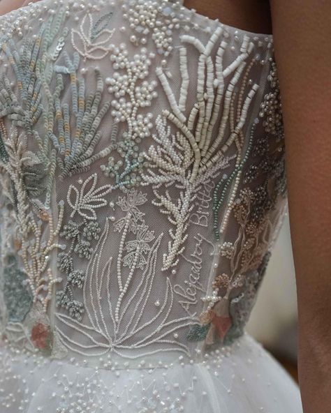 Hermione de Paula Atelier • Wedding • Bridal • Evening • Party (@hermionedepaula) • Instagram photos and videos Wedding Planning Details, Mexican Beach, Desert Fox, Magic Dress, Embroidered Wedding Dress, Western Wedding Dresses, Ocean Wedding, Wedding Charm, Gown Pattern