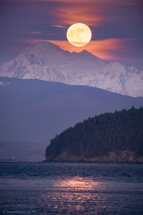 Our dear Mt. Baker of the Cascades. Photo by Rakan Alduaij Mt Baker Washington, Puget Sound Washington, Live Earth, Washington Vacation, Mount Baker, Mt Baker, Evergreen State, Dream Vacations Destinations, Majestic Mountains