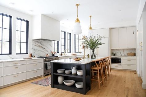 Designer Stephanie Freeman’s own kitchen featuring stunning Eureka Danby marble from Vermont. Photo: PARLR Brand Studio  @parlrbrandstudio Danby Marble Kitchen, Danby Marble, Color Marble, Marble Kitchen, Renovation Inspiration, Brand Studio, Stunning Kitchens, Kitchen Marble, Residential Interior Design