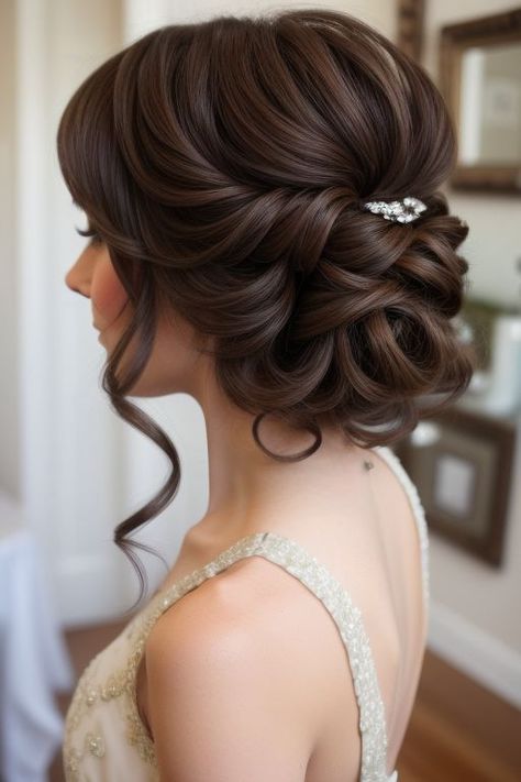 28+ Chin Length Hairstyles Updos 3 Chin Length Hairstyles, Glamorous Wedding Hair, Hair Cut Guide, Latest Haircuts, Chin Length, Chin Length Hair, Hairstyles For Layered Hair, Hair Guide, Makeup Tricks