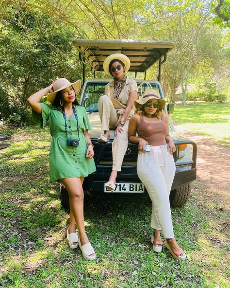 Safari Game Drive Outfit Women, Game Drive Outfits Women, Game Drive Safari Outfits Women, Safari Look Outfits, Safari Outfit Women, Ape Escape, Africa Safari Clothes, Safari Clothes, Safari Vacation